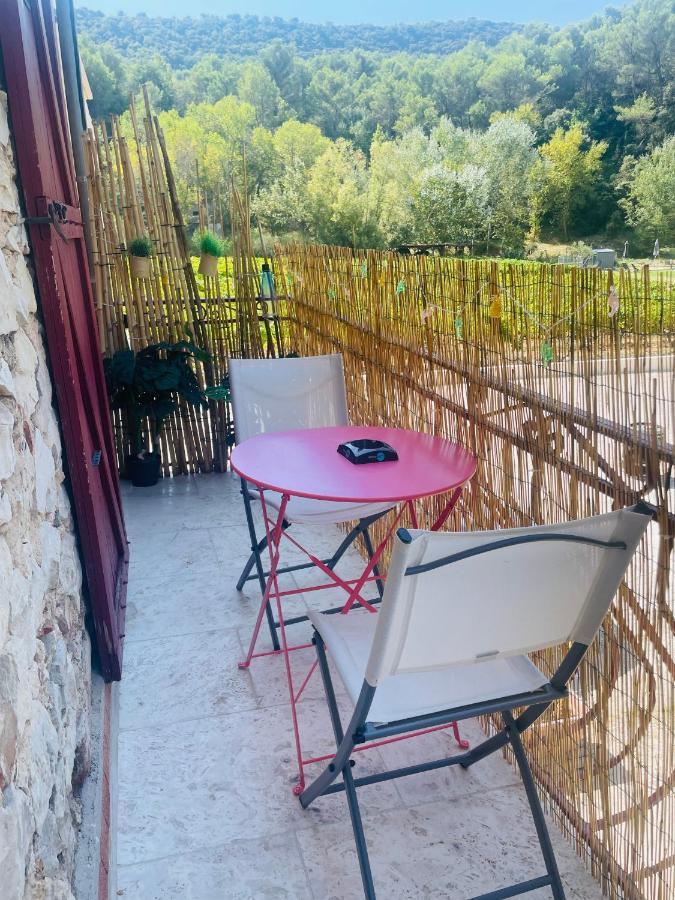 Appartement Au Calme Au Milieu Du Vignoble De Gigondas Esterno foto